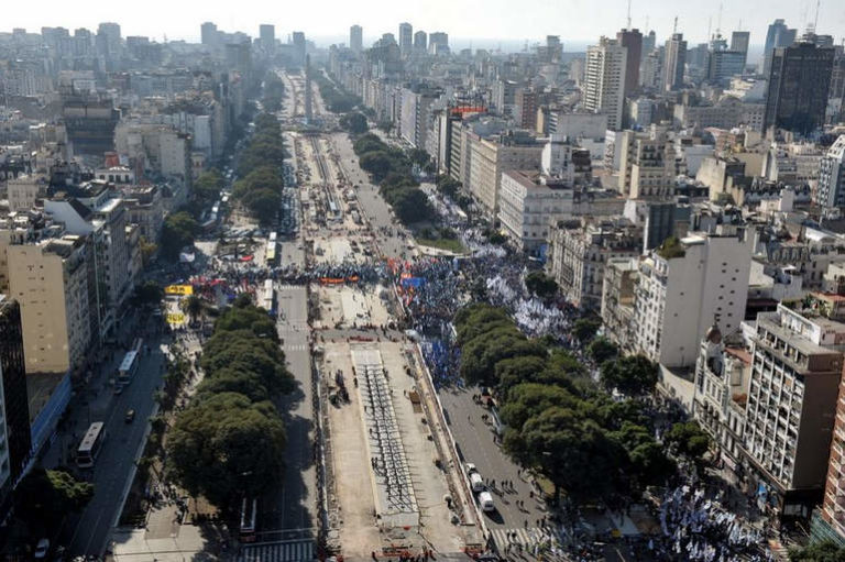 Самая широкая улица: Авенида Нуэве-де-Хулио