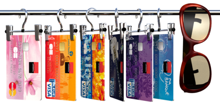 Самая большая коллекция кредитных карточек: 1496