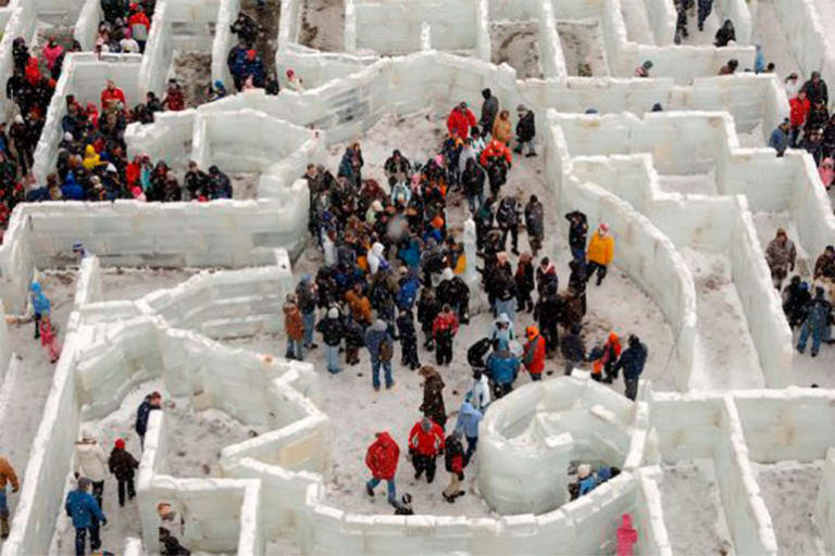 Самый большой ледовый лабиринт: Аномалии в Буффало