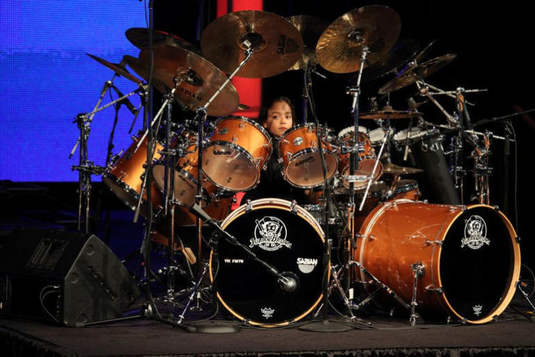 Самый молодой барабанщик: Джулиан Павон