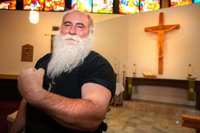 Самый сильный священник: преподобный Кевин Фаст