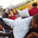 Самая масштабная битва подушками (рекорд Миннесоты) Самая масштабная битва подушками (рекорд Миннесоты)