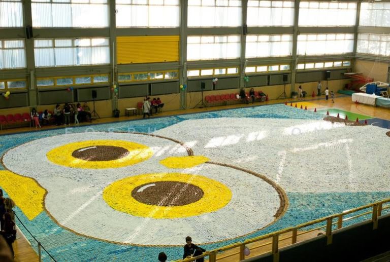 Самая большая мозаика из оригами