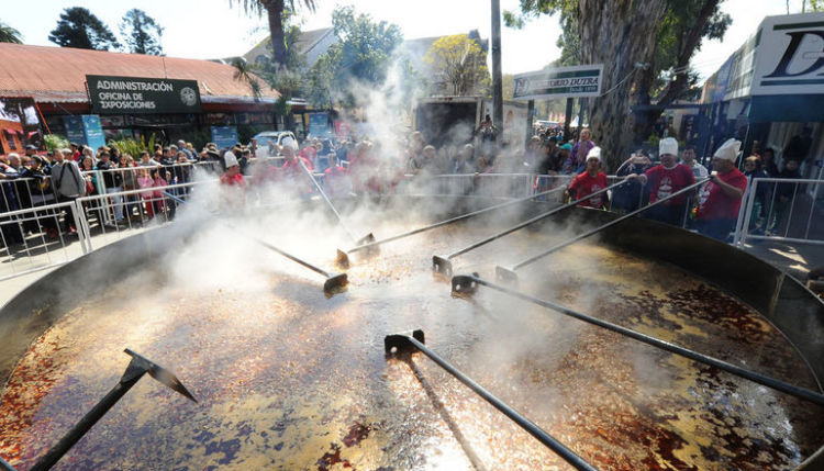Самая большая порция рагу из чечевицы