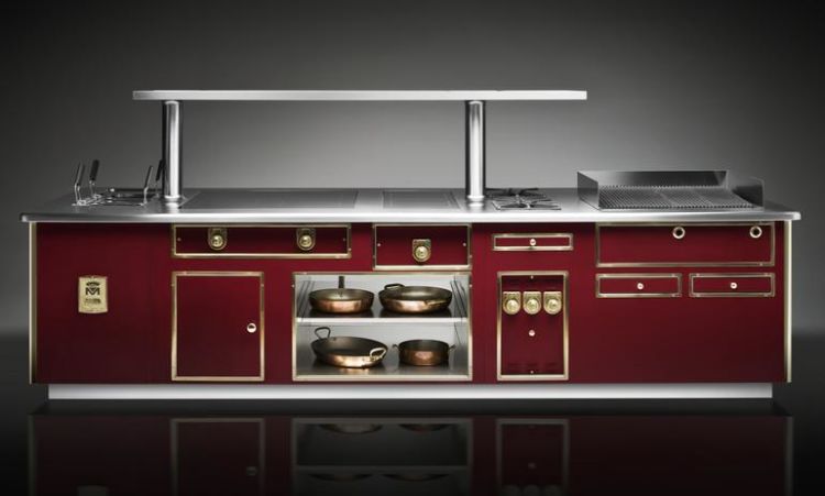 Компания Electrolux создала самую большую кухонную плиту Molteni