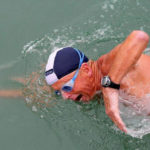 Британец стал самым пожилым человеком, который переплыл Ла-Манш