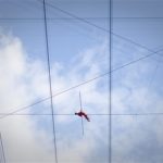 Потомственный канатоходец из Китая установил рекорд по самому продолжительному пребыванию на тросах