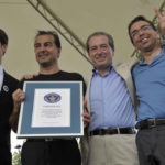 В Италии создали рекордную бутылку граппы и скатерть В Италии создали рекордную бутылку граппы и скатерть