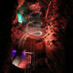 В Британии в шахте построили самый большой подземный батут В Британии в шахте построили самый большой подземный батут