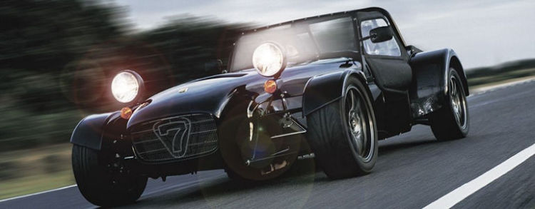 Самый низкий серийный автомобиль: Caterham 7 CSR