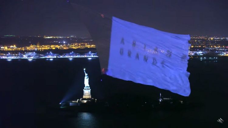 Самый большой проекционный экран