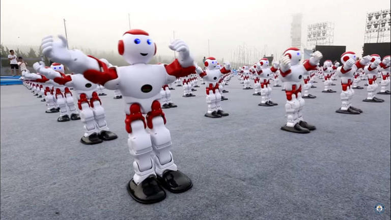 Самое большое количество роботов, танцующих синхронно