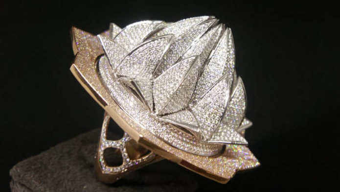 Самое большое количество бриллиантов на кольце