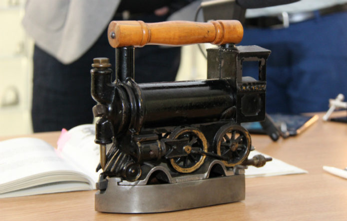 Самый дорогой чугунный утюг (аукцион)