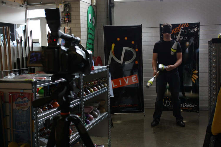 Наибольшая продолжительность жонглирования с закрытыми глазами