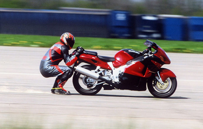 САМАЯ ВЫСОКАЯ СКОРОСТЬ ПРИЦЕПИВШИСЬ ЗА МОТОЦИКЛ