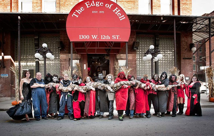 Самая длинная змея, выращенная в неволе